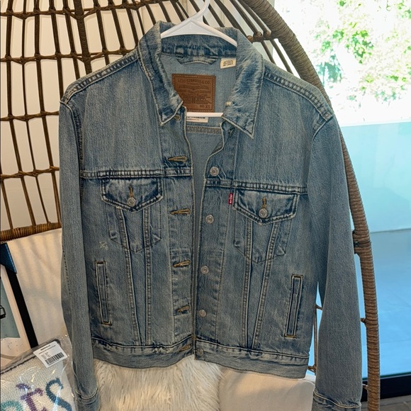 Levi’s Jean jacket - Picture 1 of 4